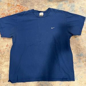 00’s/y2k nike essentials shirt